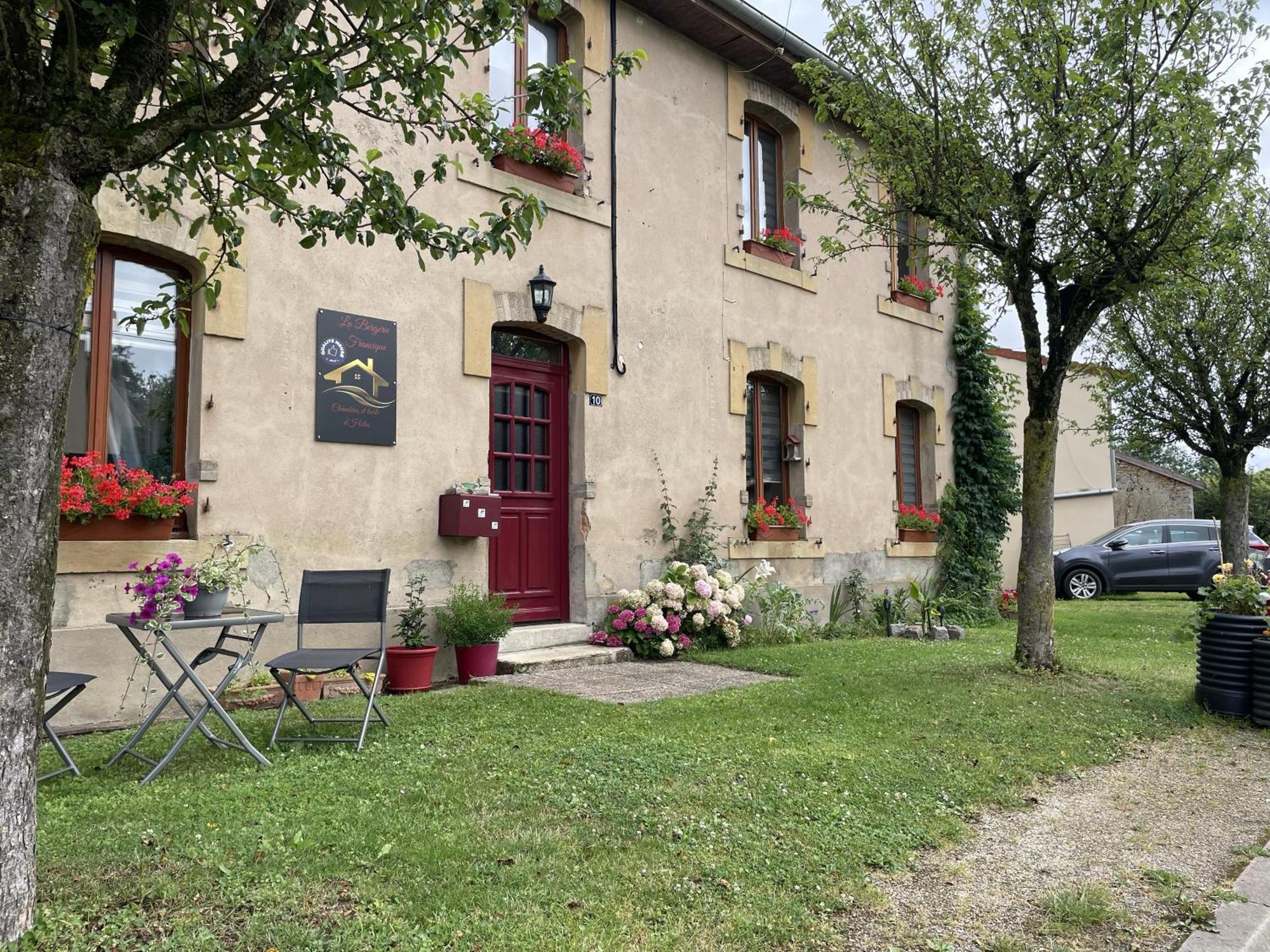 Apartamento Bergerie Francique Lachaussee Exterior foto